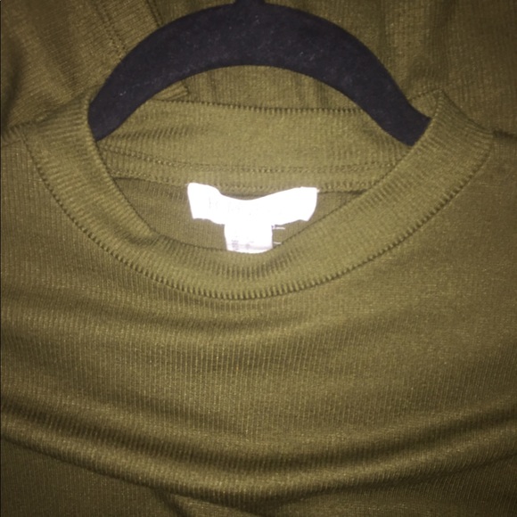 Forever 21 olive short sleeve sweater - Picture 3 of 3